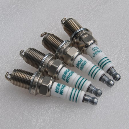 Auto spark plug DENSO IK20 spark plug For Audi A6 1.8(4A)L 85KW AFY Engine